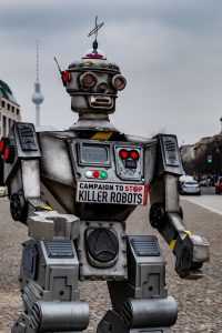 La mascota del robot para la campaña para detener a los robots asesinos