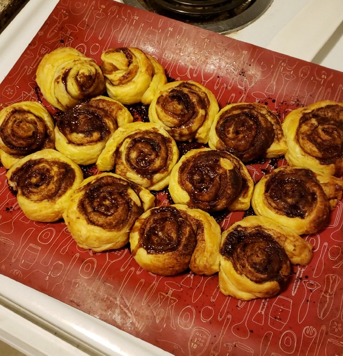 Rouleaux de pâte feuilletée à la cannelle